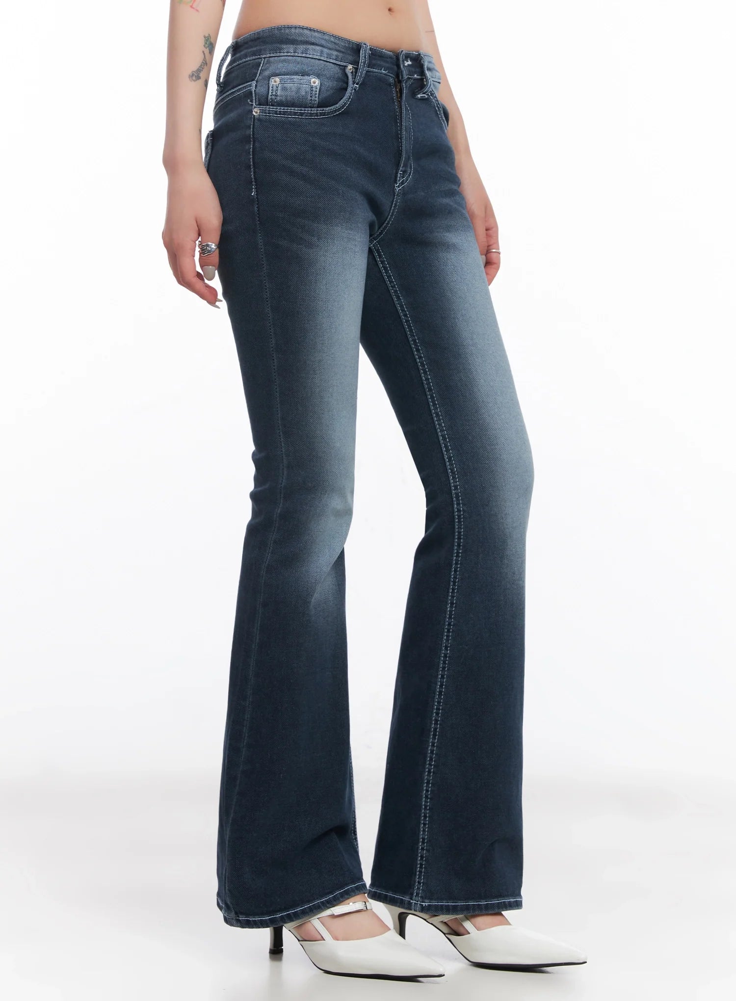 Xinyu Low-Rise Flared Denim Pants  IC503