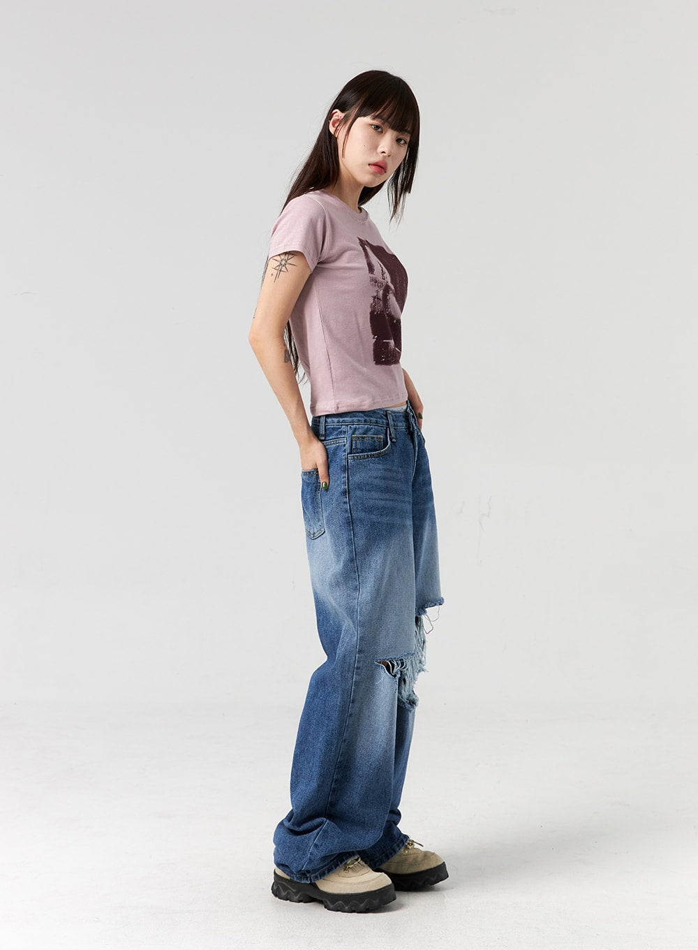 Mid-Wash Ripped Jeans CL328