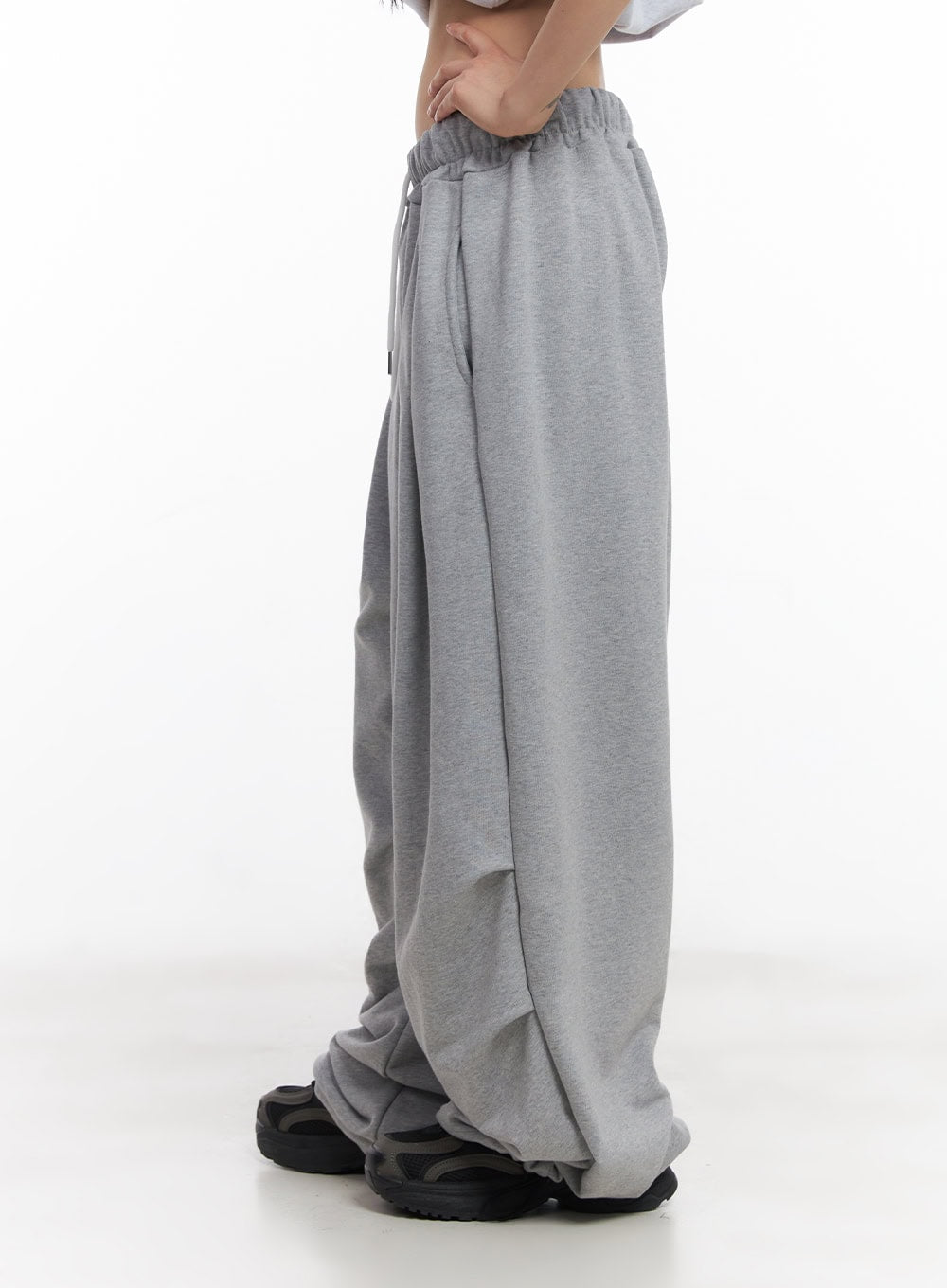 Wide-Fit Pintuck Sweatpants CY512