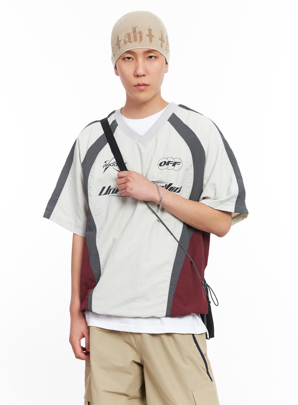 Men's Nylon Graphic V-Neck T-Shirt IU512