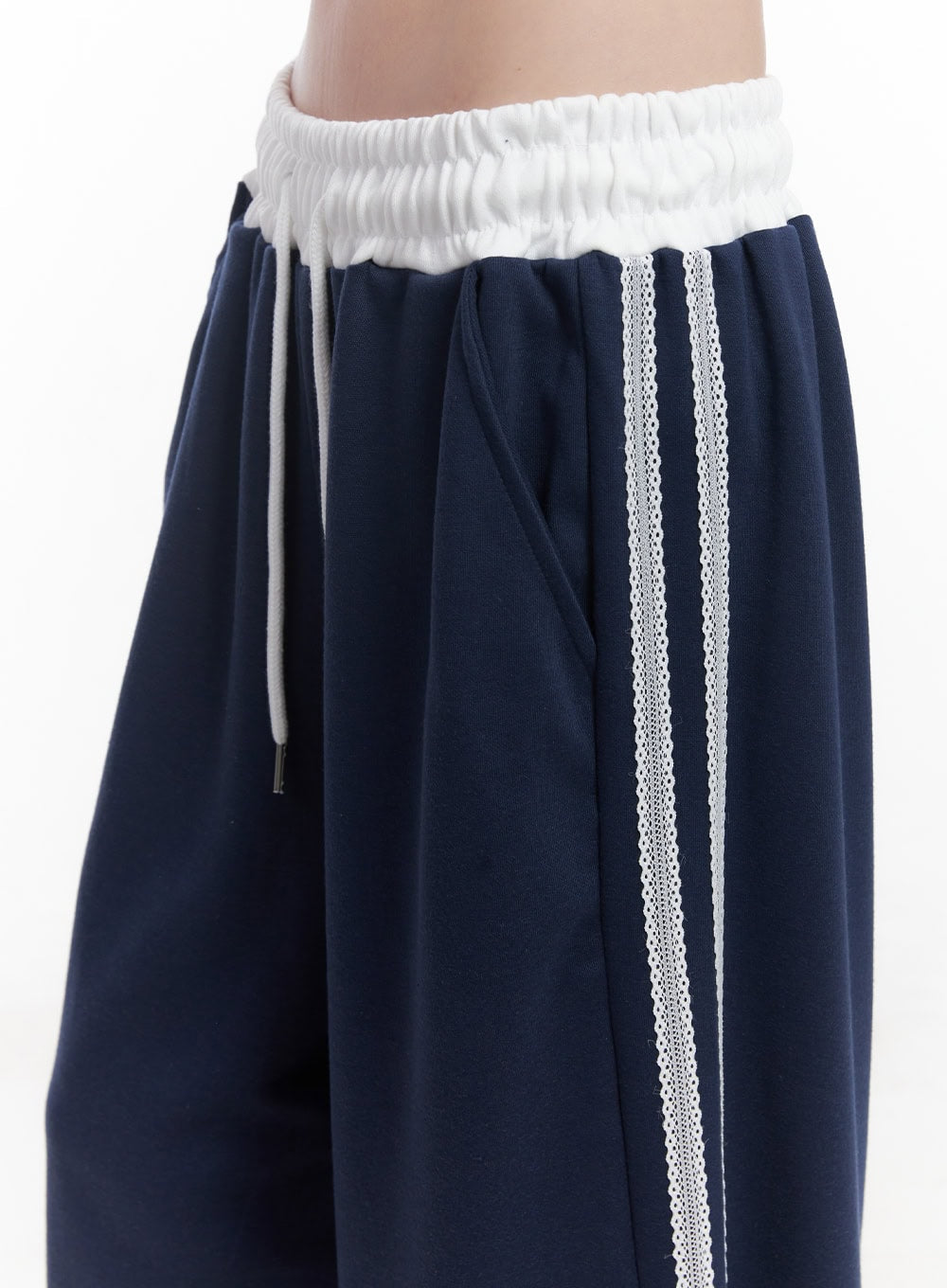 Lace-Striped Wide-Fit Sweatpants CU506