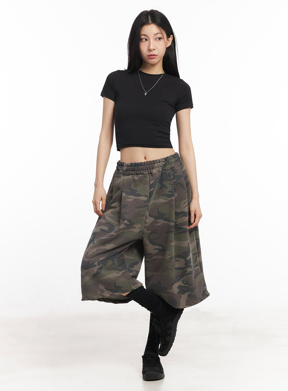 Camo Pintuck Oversize Sweatshorts IY529