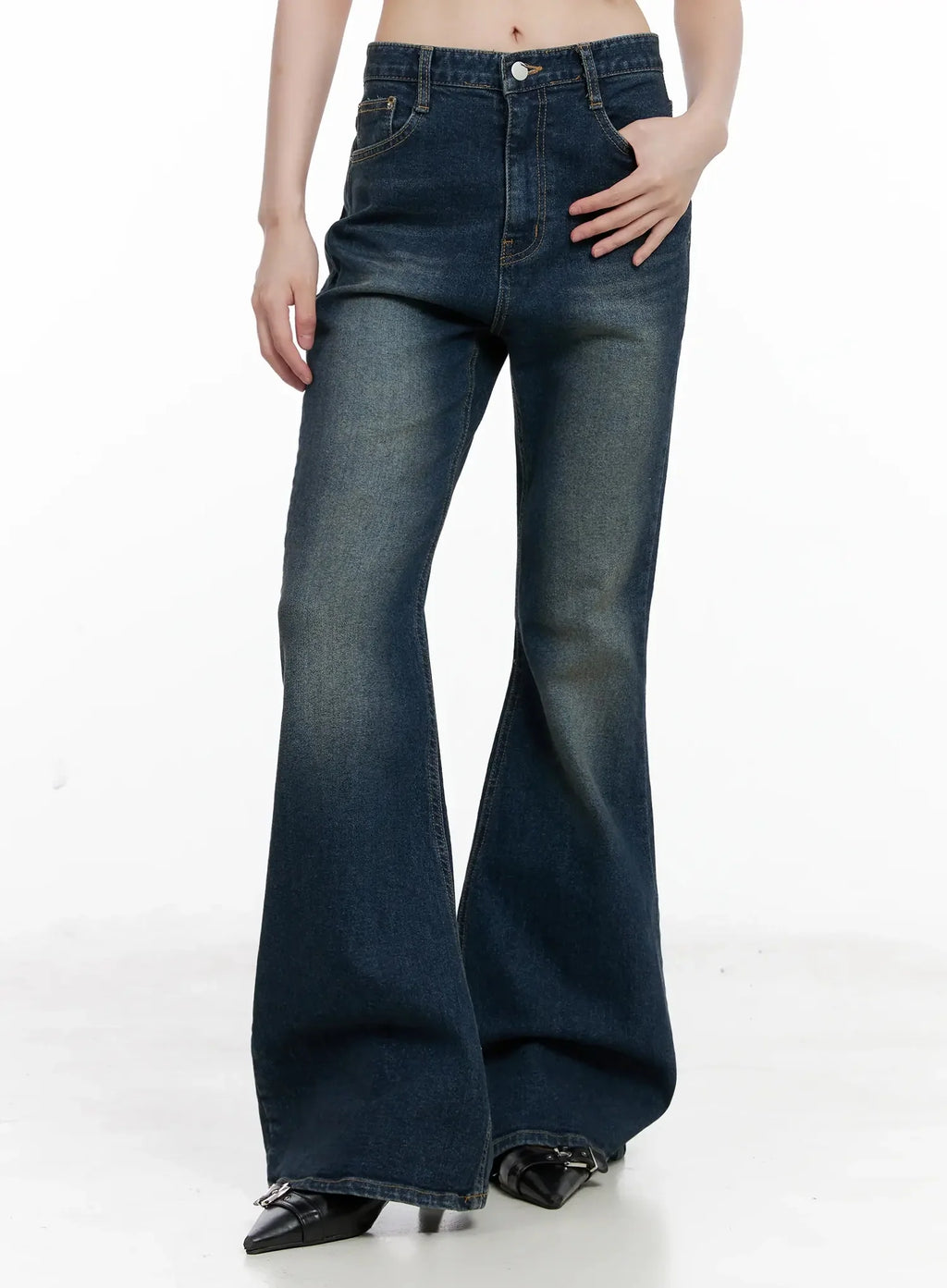 Seoyeon High-Waist Distressed Flare Jeans IL531