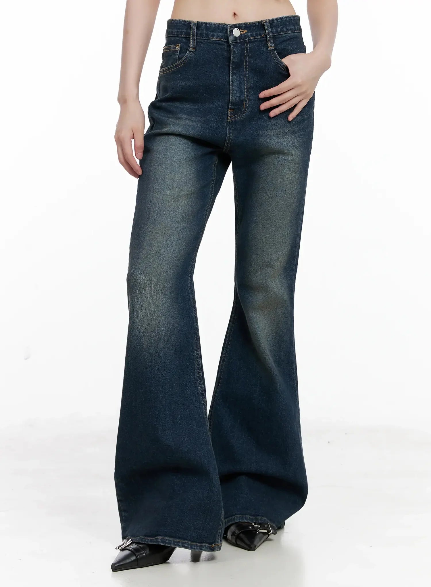 Seoyeon High-Waist Distressed Flare Jeans IL531