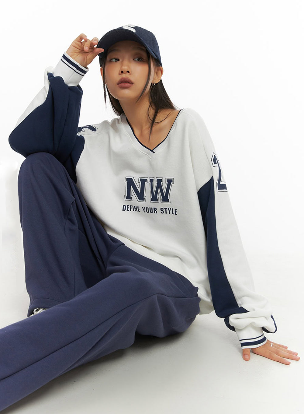 White V-Neck Jersey Sweatshirt IO409