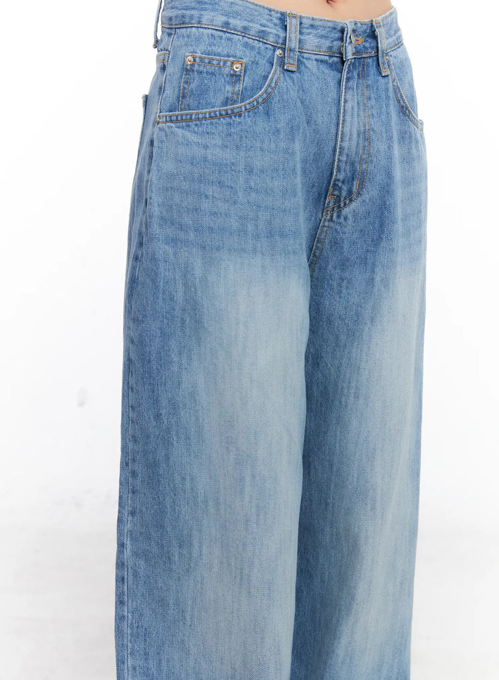 Aniyah Low-Rise Wide-Leg Jeans CS529