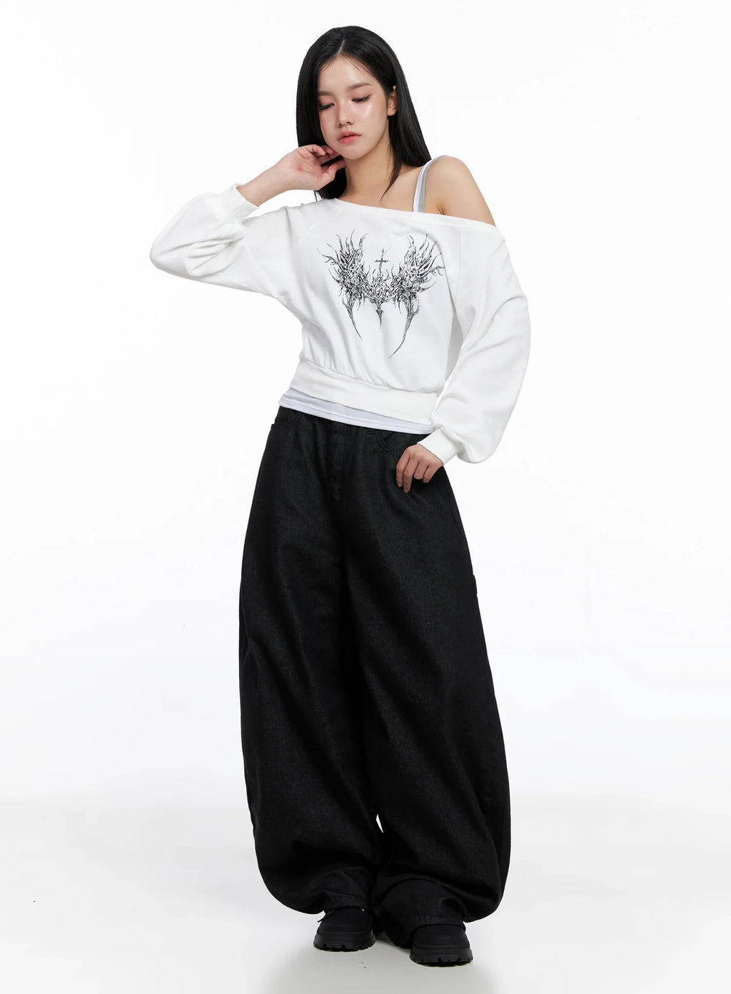 Off-Shoulder Graphic Sweatshirt IS525