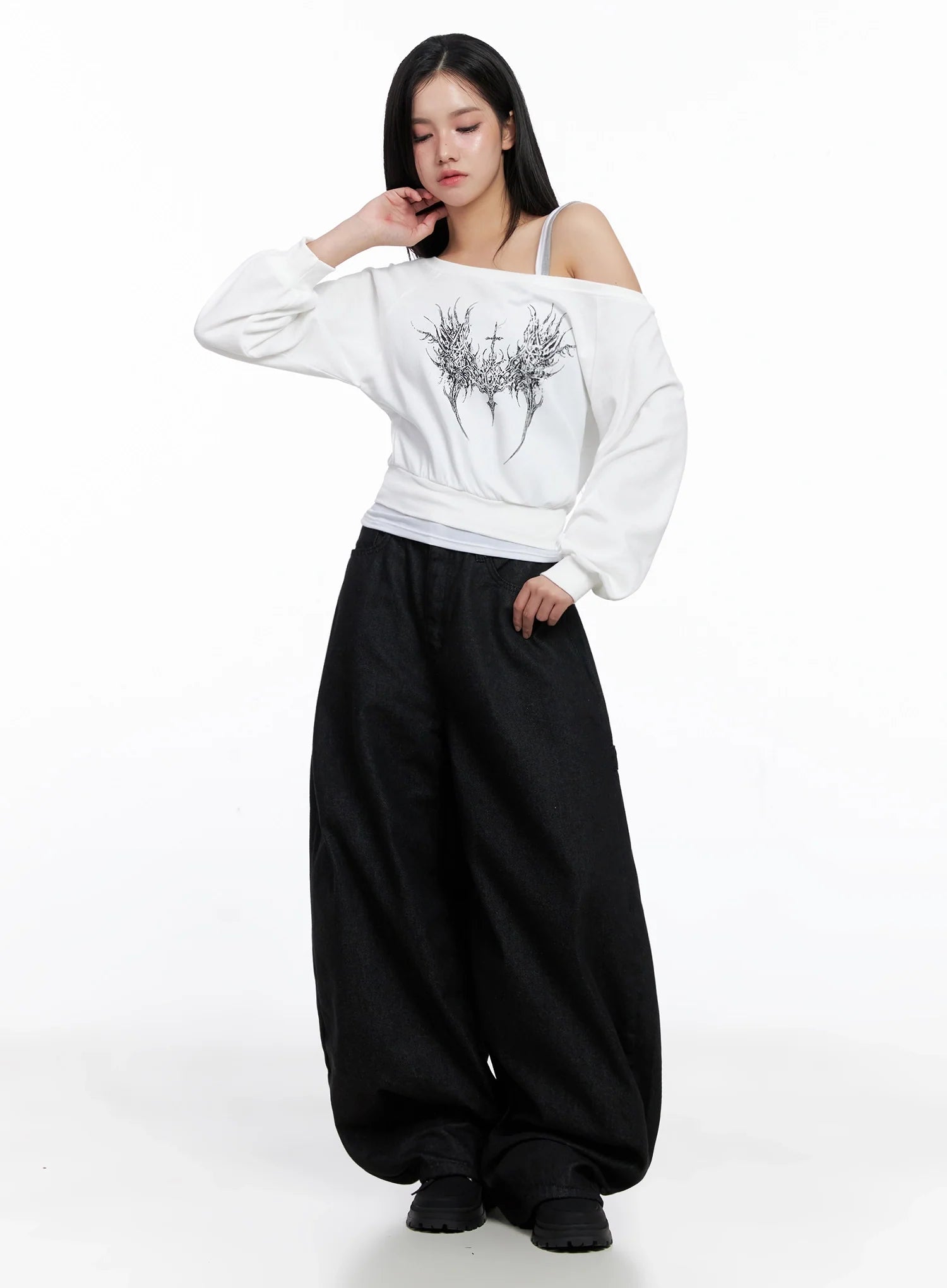 Off-Shoulder Graphic Sweatshirt IS525