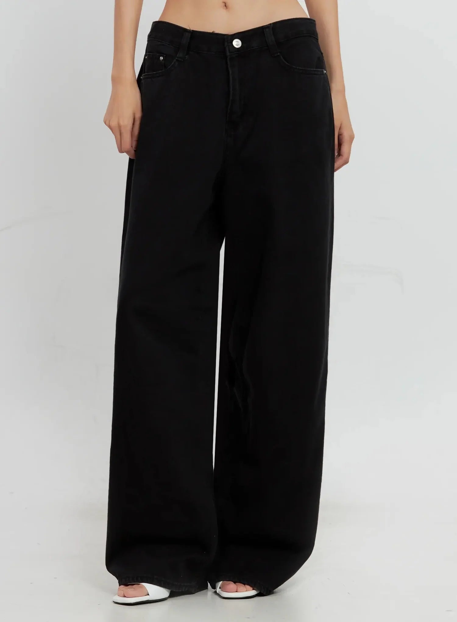 Jieun Black Wide-Leg Jeans IL528