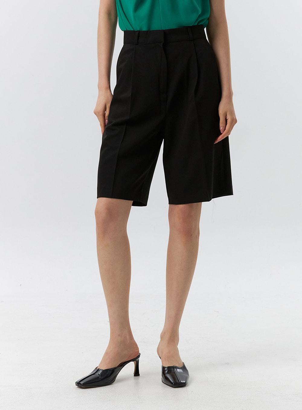 Tailored Bermuda Shorts IL326