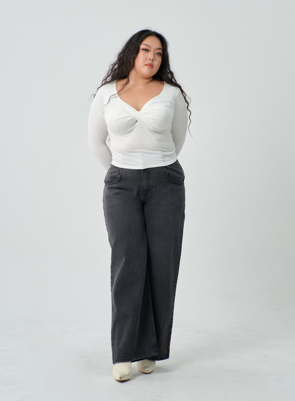 Plus V-Neck Twisted Bust T-Shirt IN16