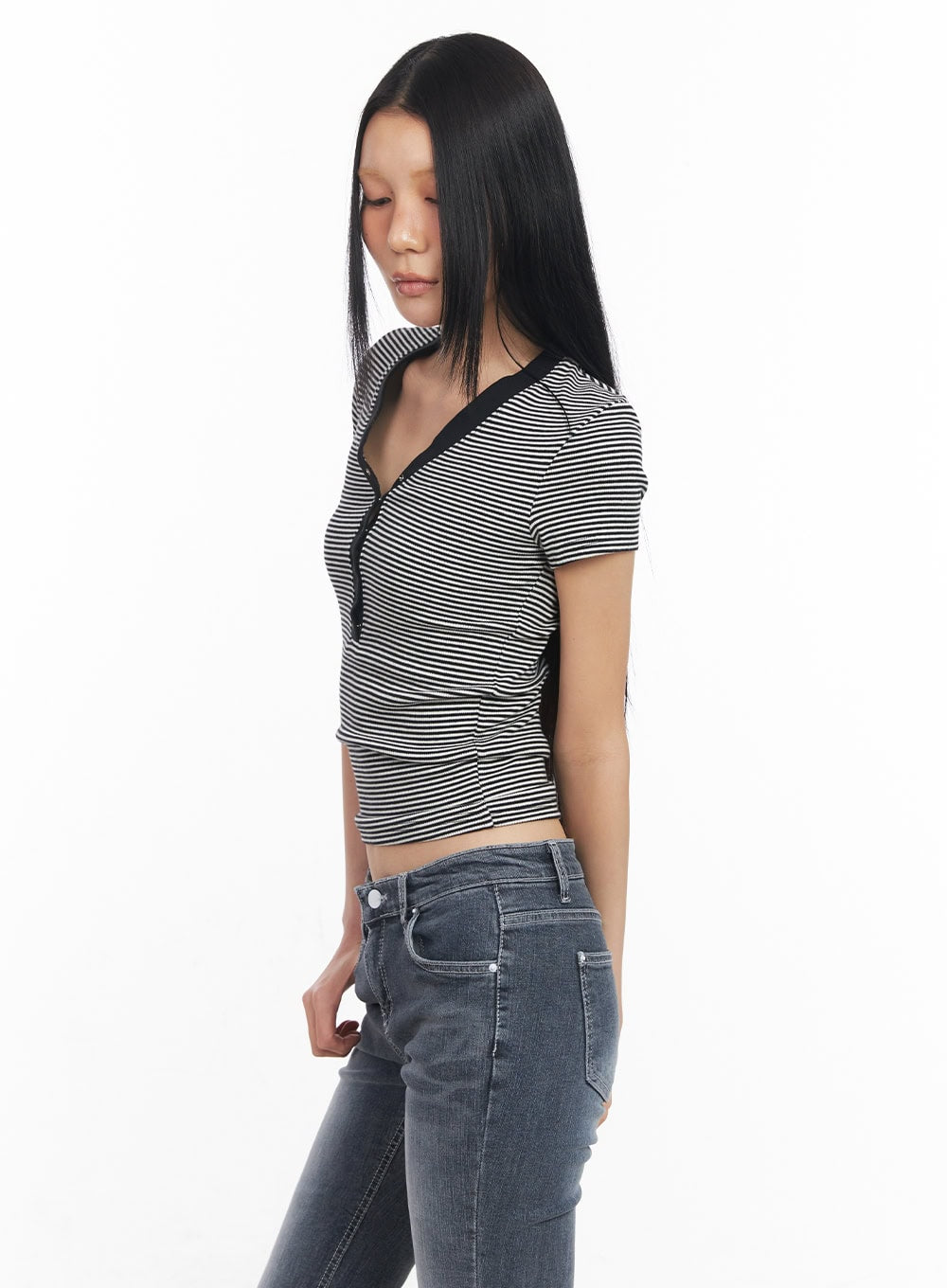 Striped Buttoned V-Neck Crop Tee CY528