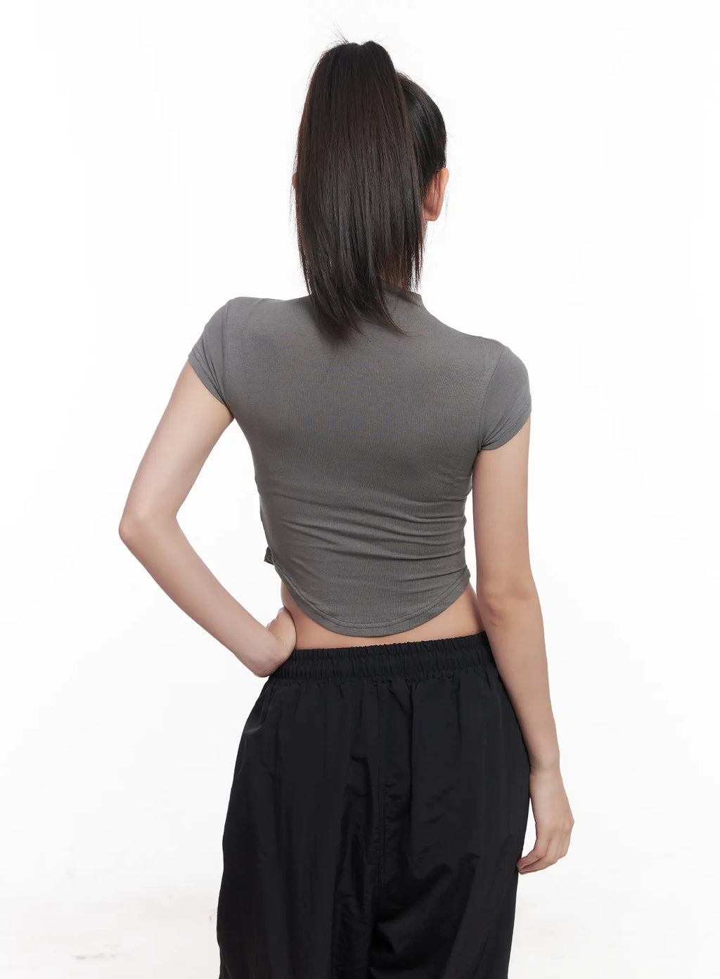 Slim-Fit Mock Neck Crop Top CU517