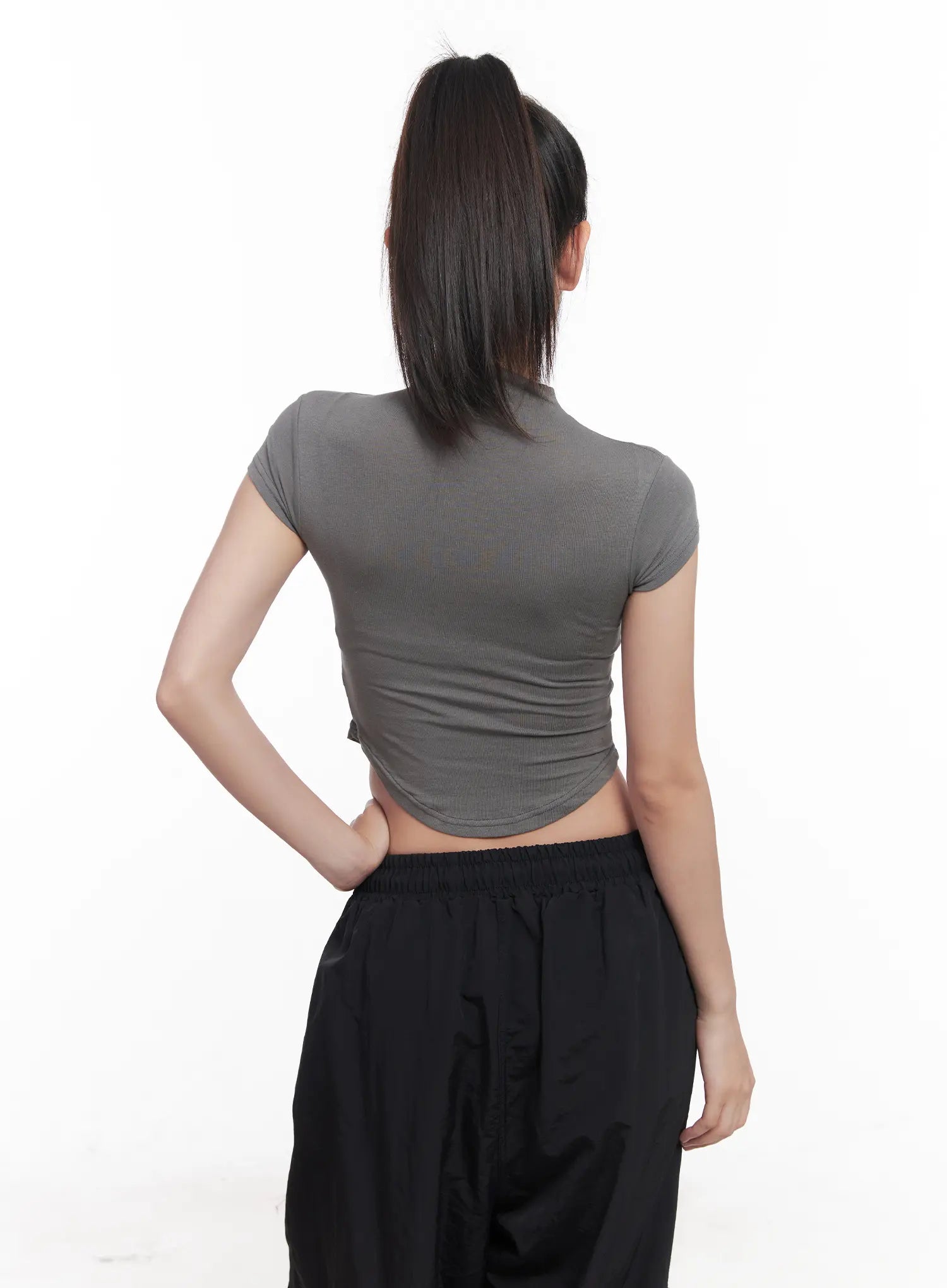 Slim-Fit Mock Neck Crop Top CU517