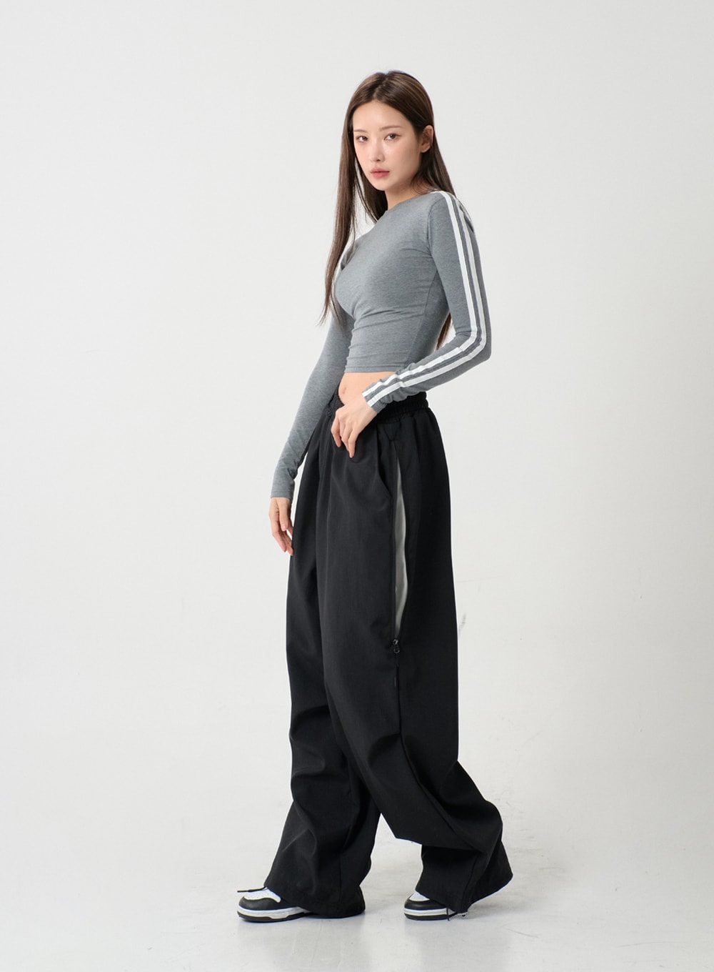 Unique Side Zipper Detailing Wide Bending Pants IS07