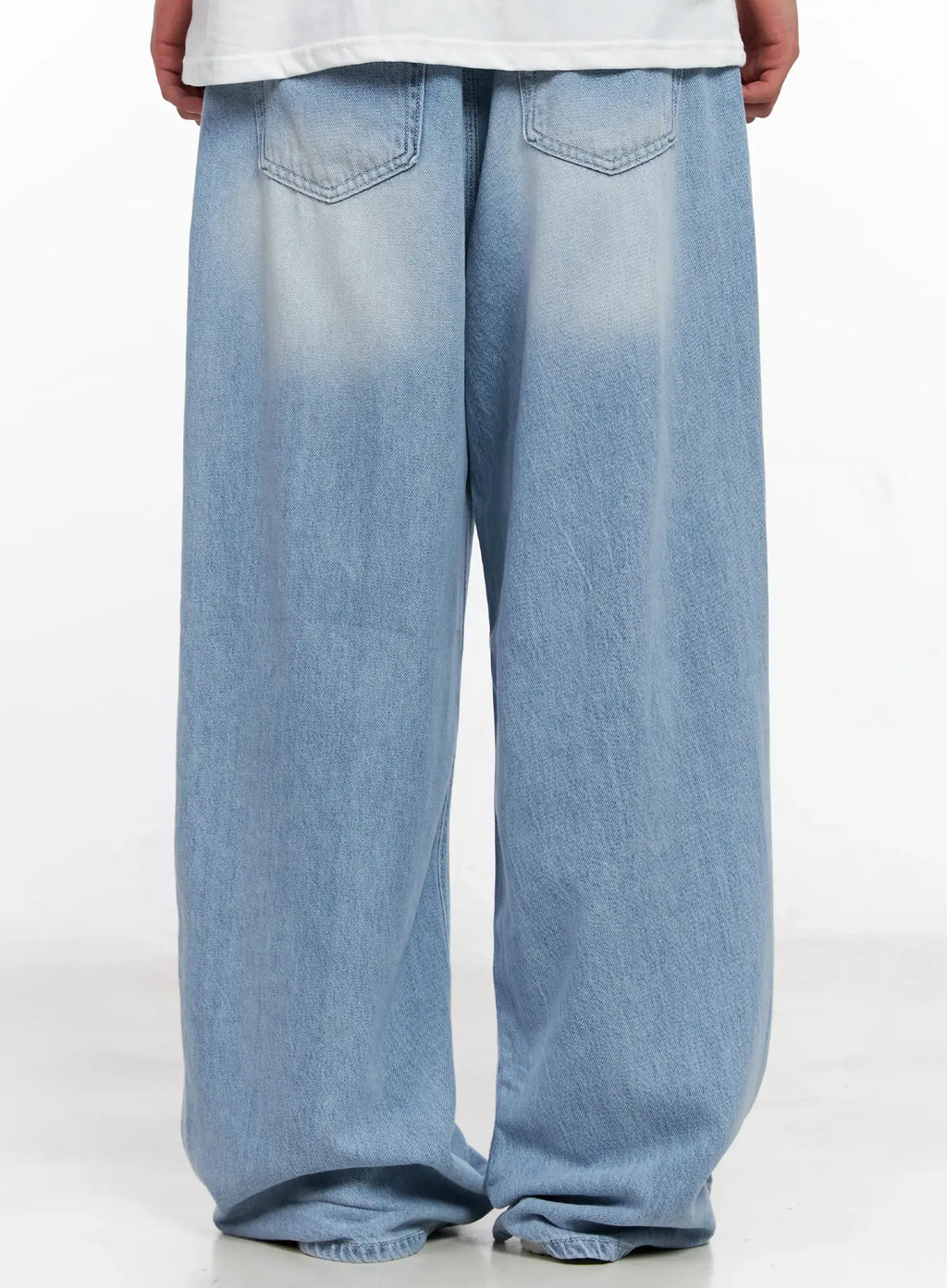 Men's Light-Wash Denim Jeans IG508