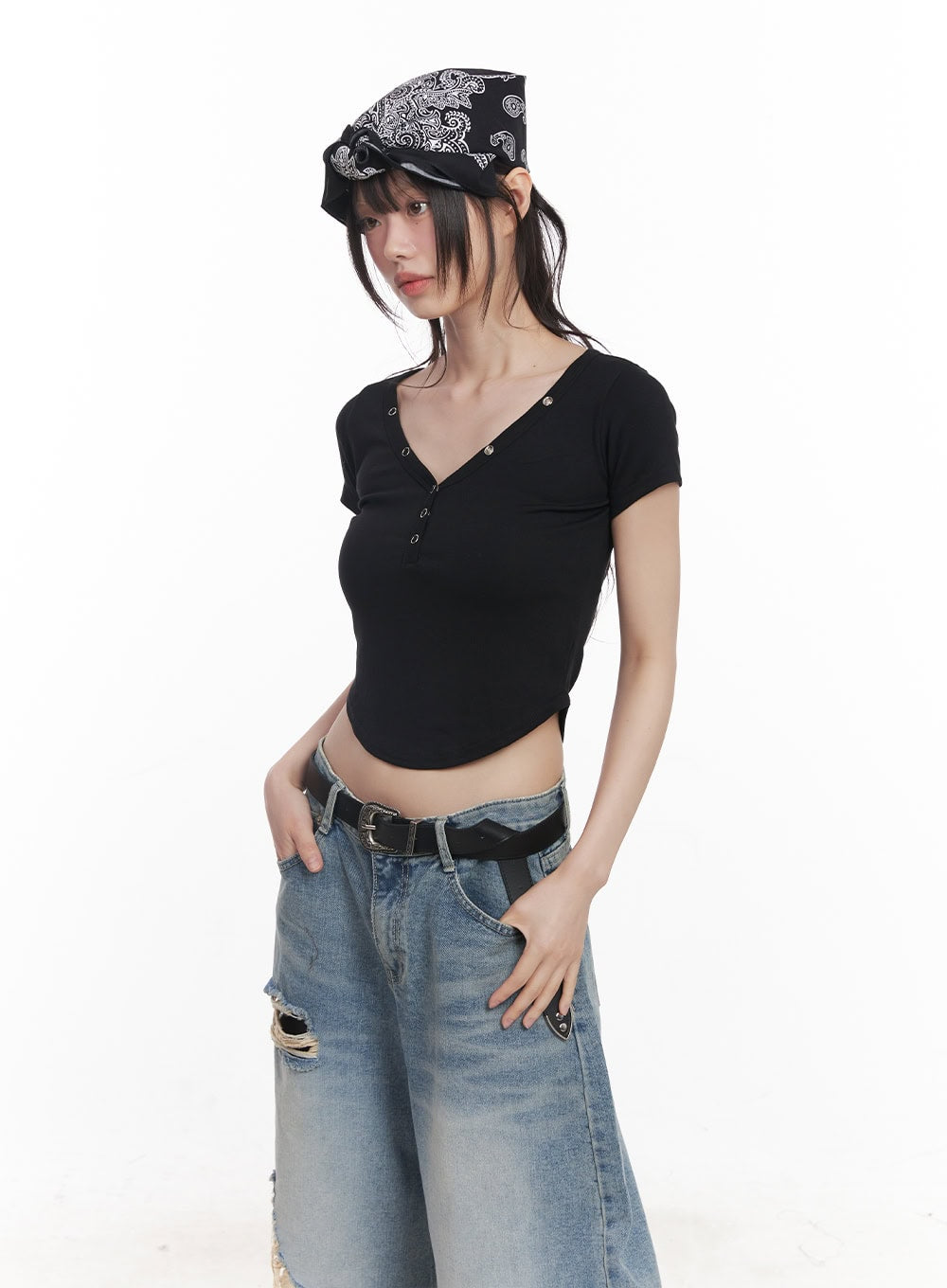 Slim-Fit V-Neck Buttoned Top CY520