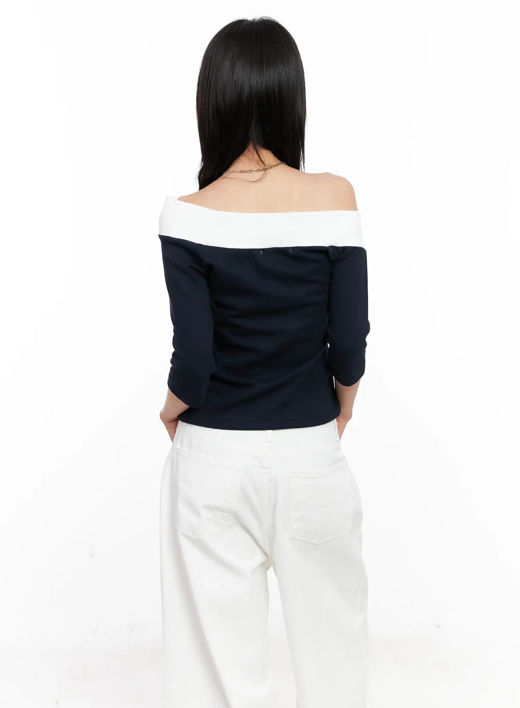 Contrast Number Off-Shoulder Tee CL525