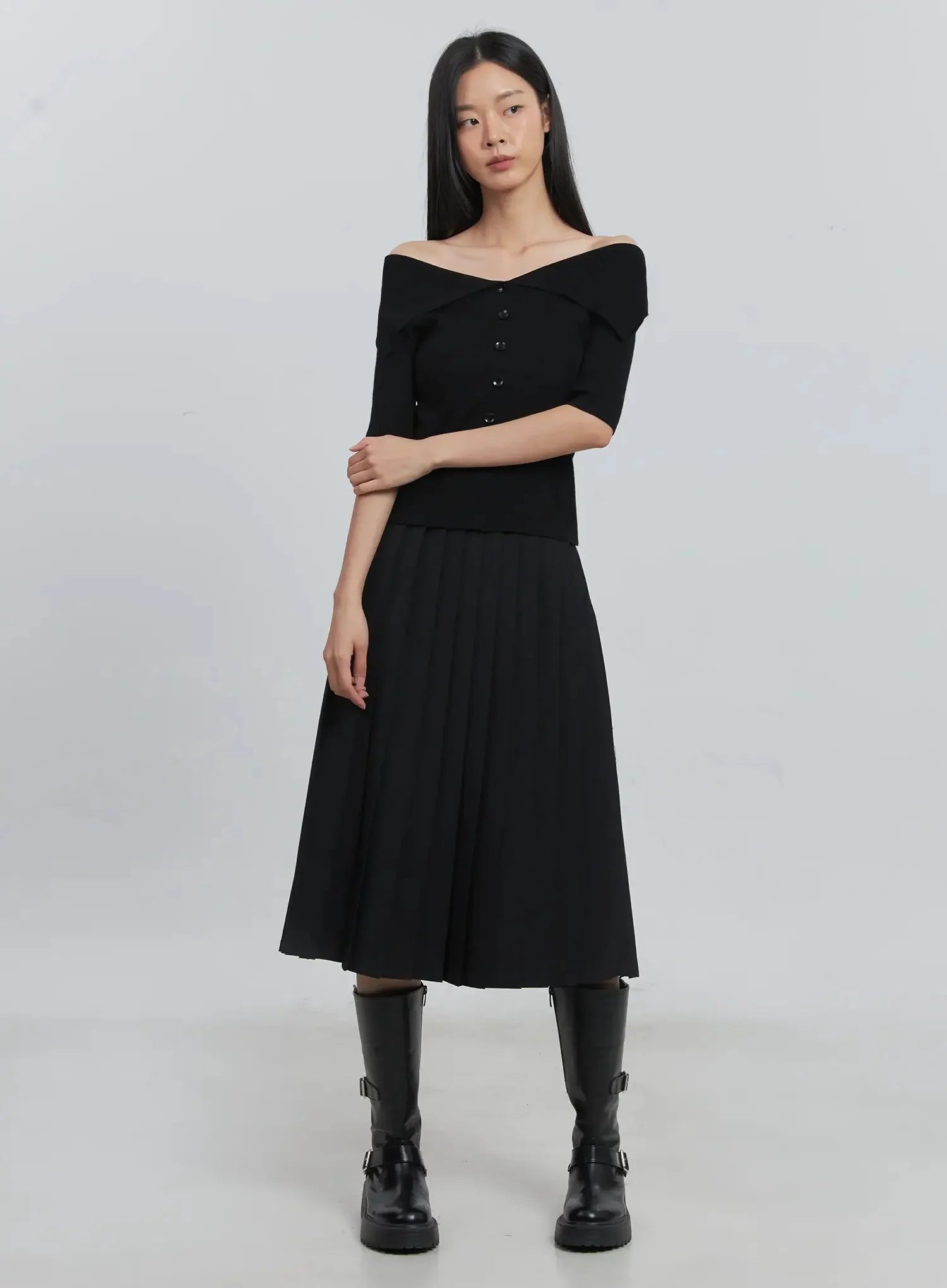 Off-Shoulder Buttoned Tee IU512