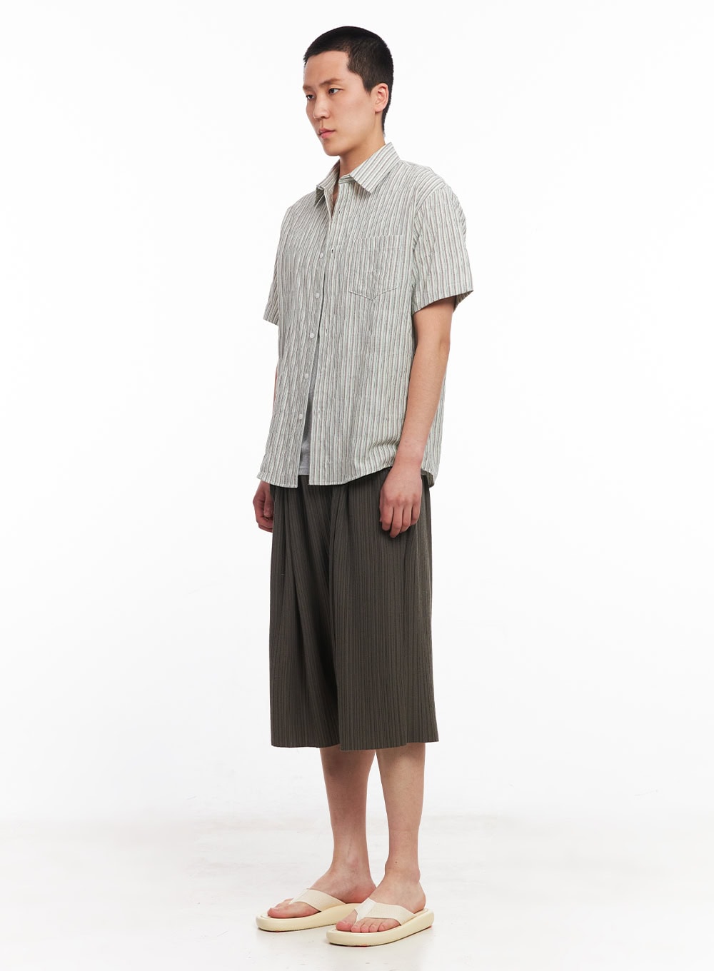 Men's Pleated Wide-Fit Shorts IU512