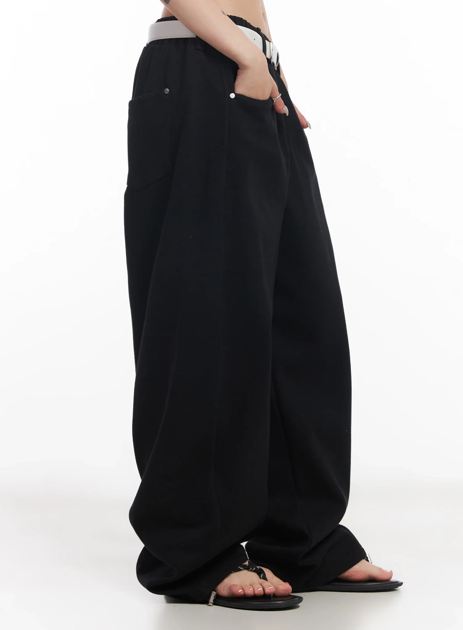 Chaeryeong Belted Wide-Leg Sweatpants IC503