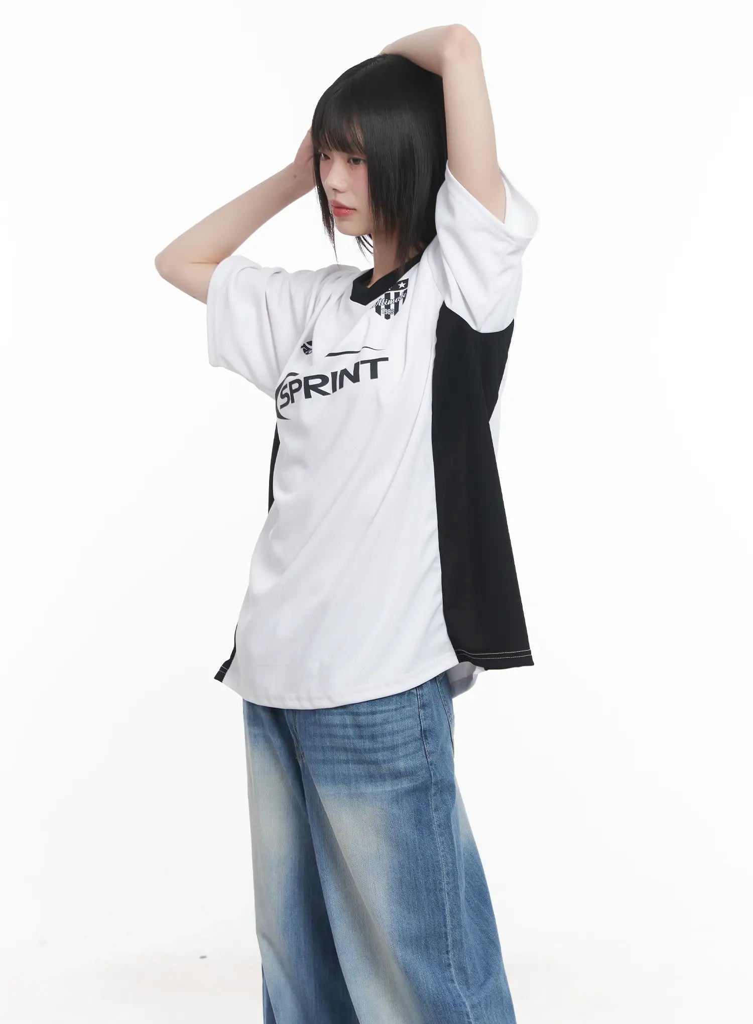 Oversized Graphic V-Neck Jersey CU518