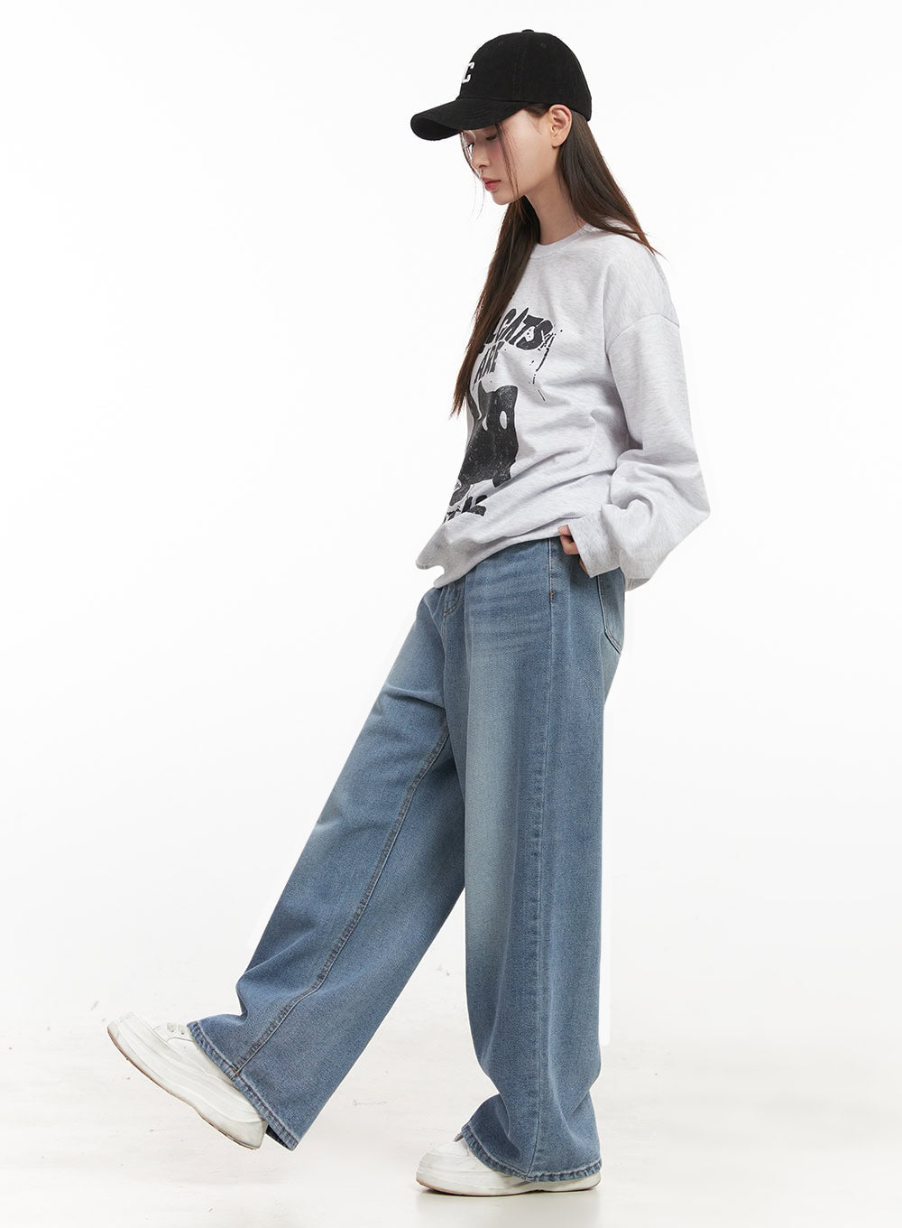 Lily Relaxed-Fit Baggy Jeans IJ527