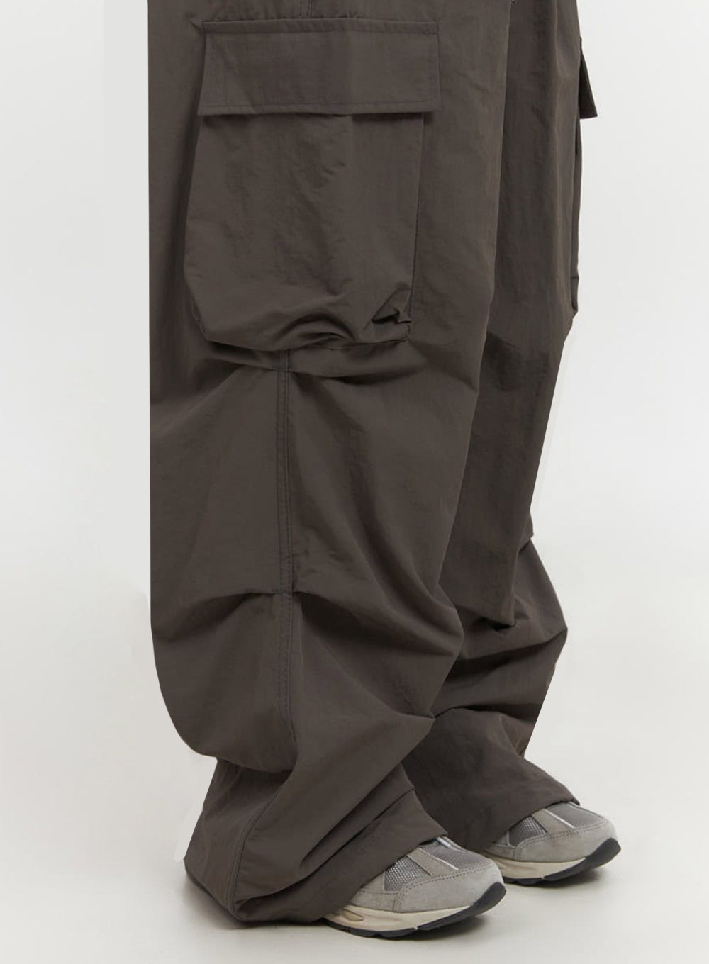 Pocketed Wide-Leg Cargo Pants IF510