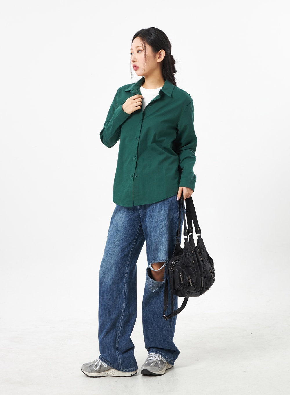 Ripped Knee Mid-Wash Jeans CA305