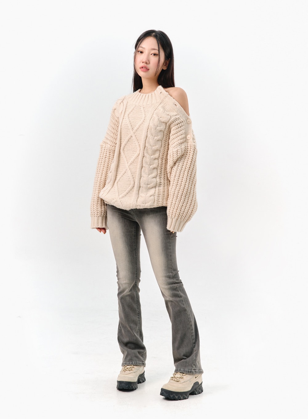 Cable Knit Buttoned Sweater IS301