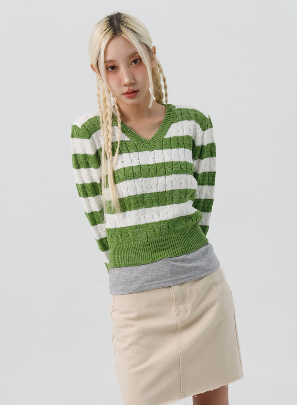 Striped V-Neck Sweater IS307
