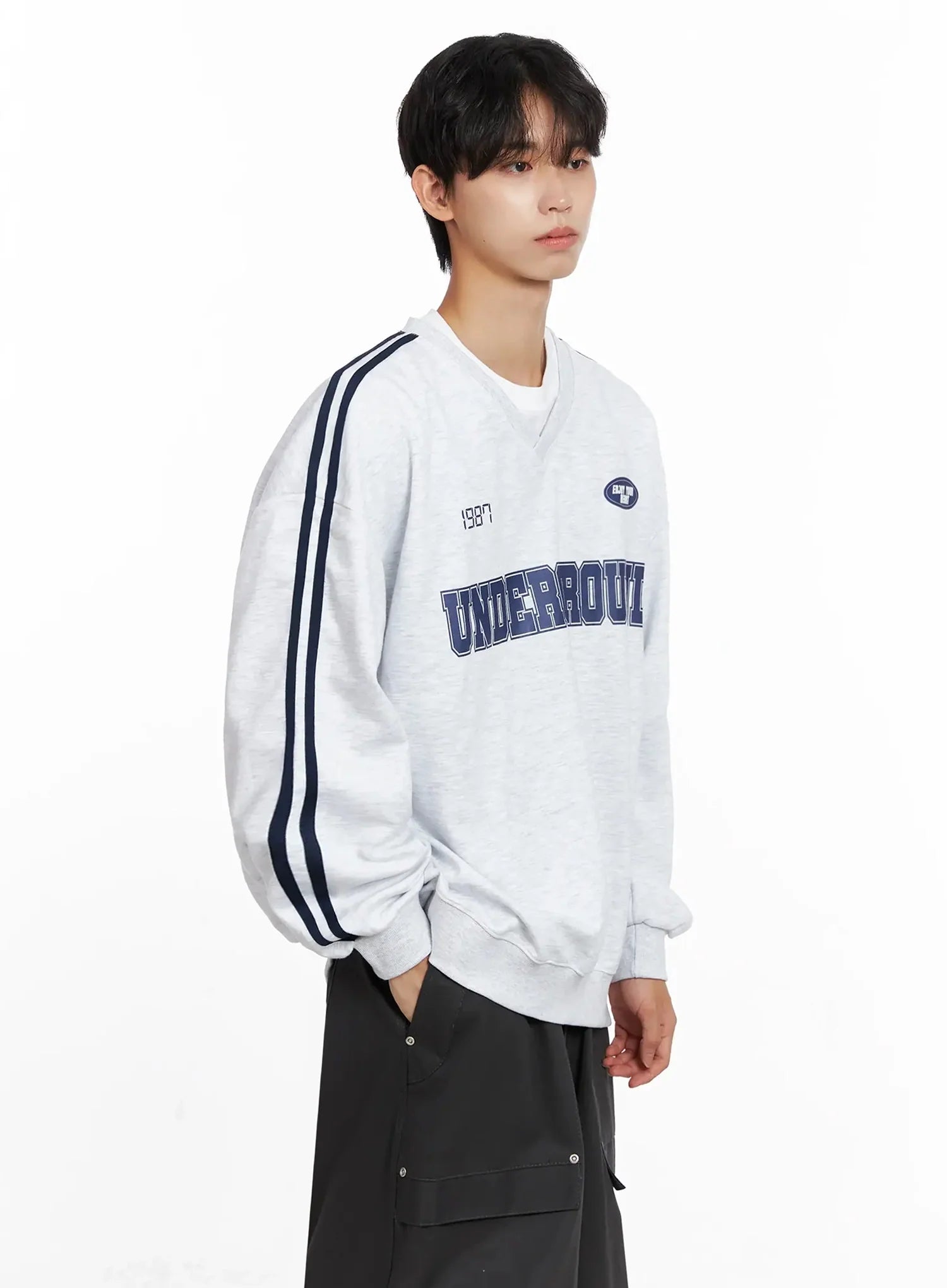 Men's Graphic V-Neck Sweatshirt IO516