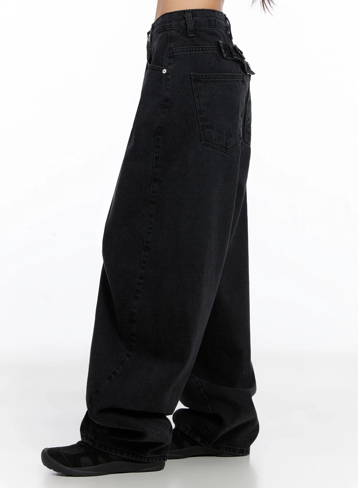 Sunwoo Embroidered Wide Leg Jeans IG528