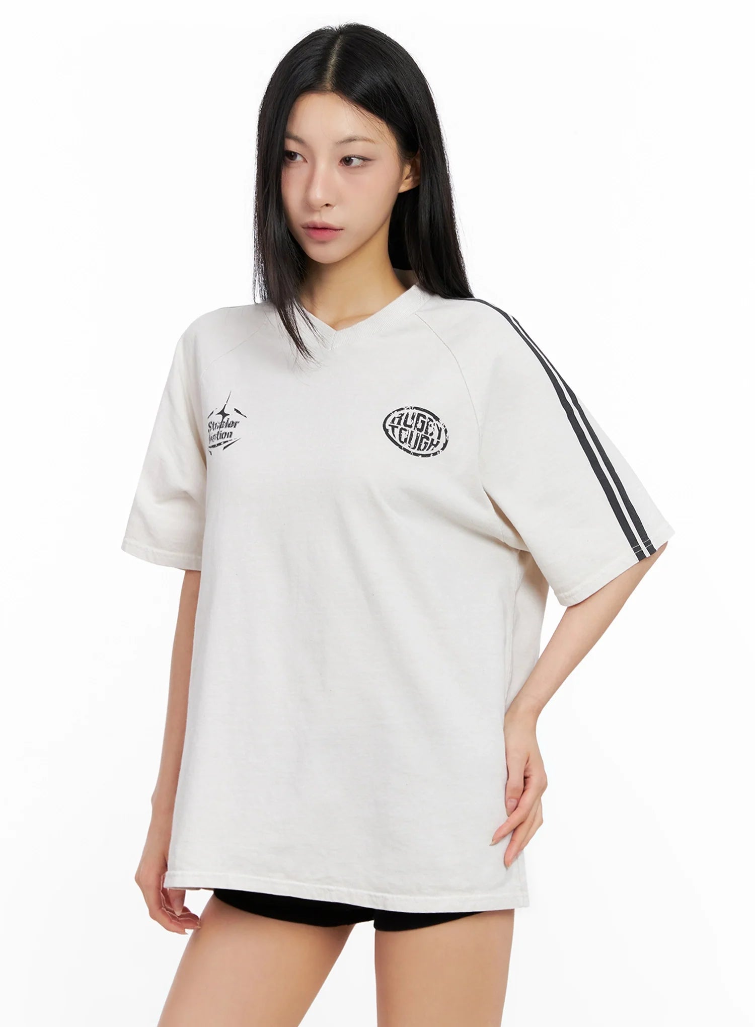 Relaxed-Fit V-Neck Graphic T-Shirt IG508