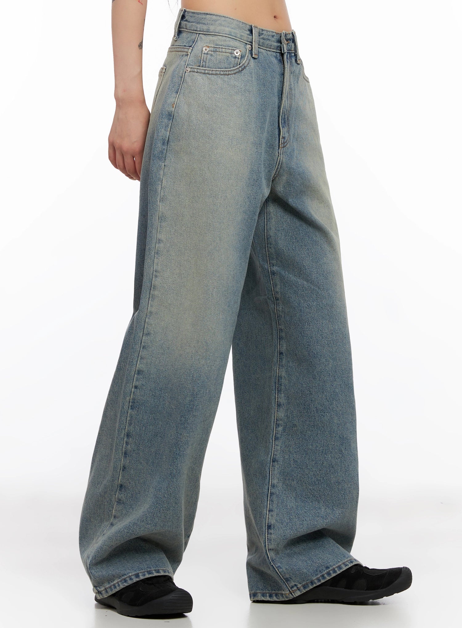 Elani Light Washed Wide Leg Jeans IS508