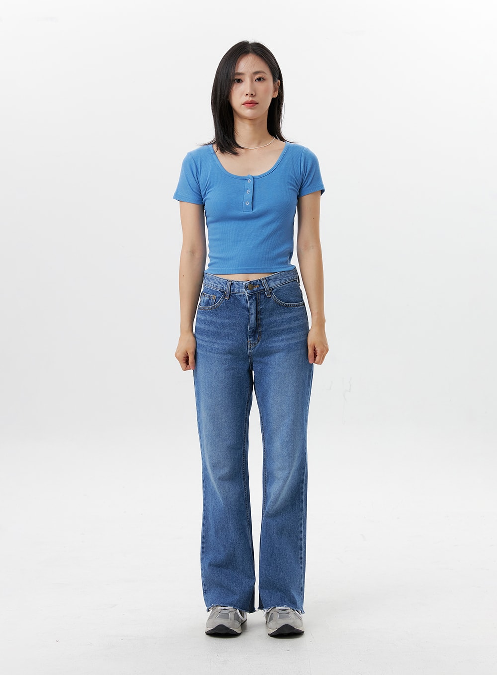 Buttoned U-Neck Crop Tee OG318