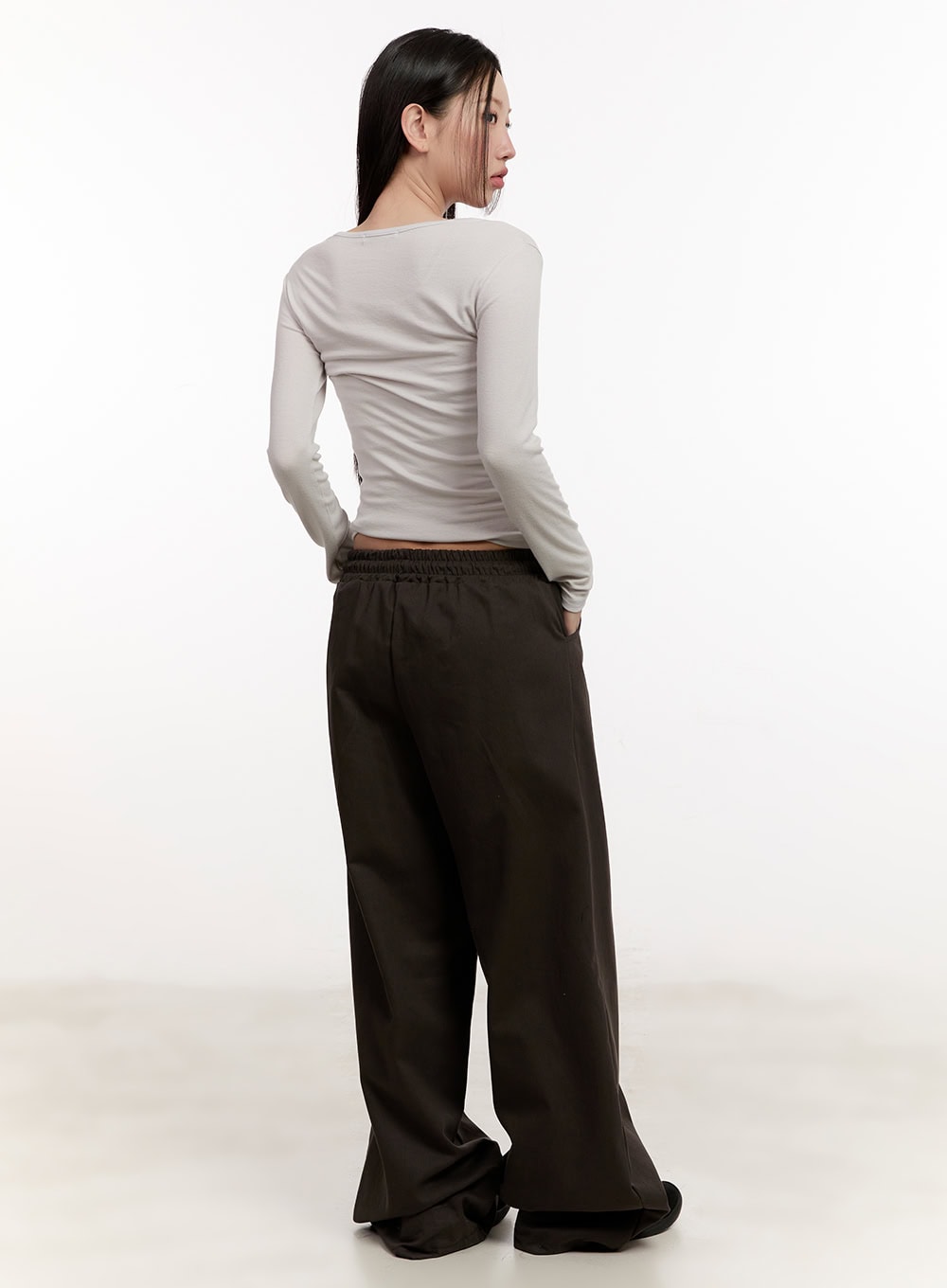 Slim-Fit Graphic Crop Top CM507