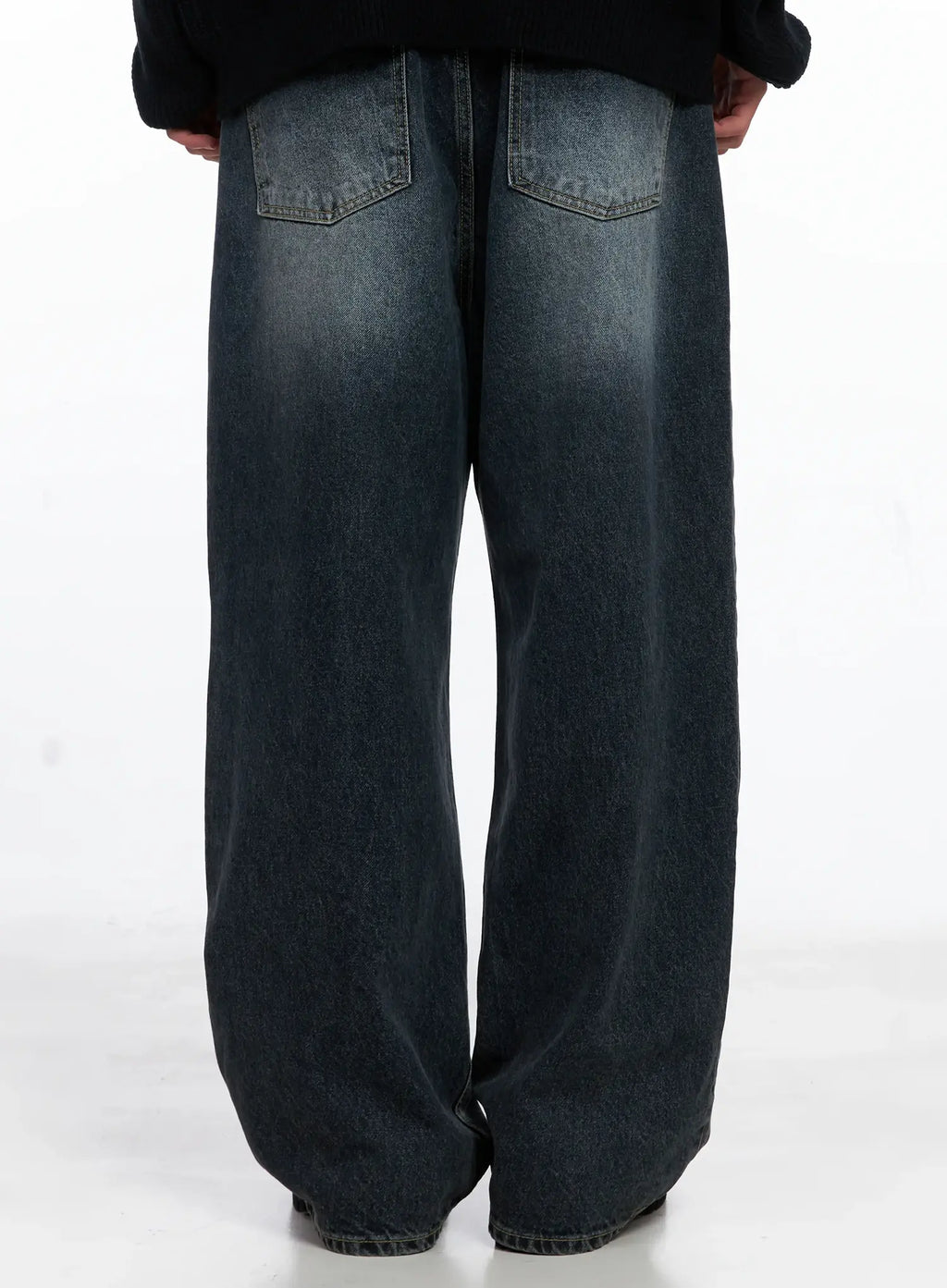 Men's Relaxed-Fit Washed Jeans IS509