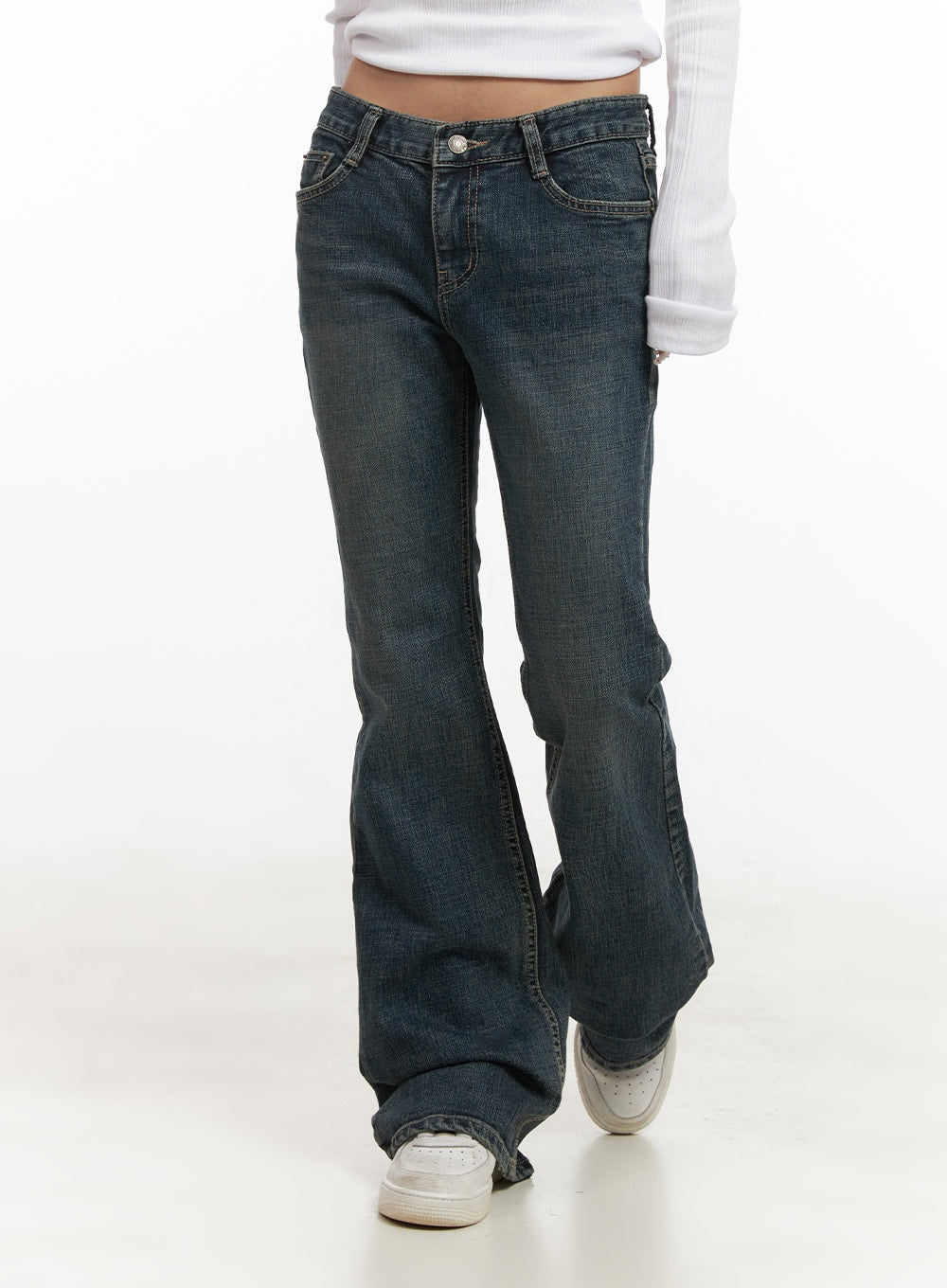 Natalia Low-Rise Flared Jeans CJ508