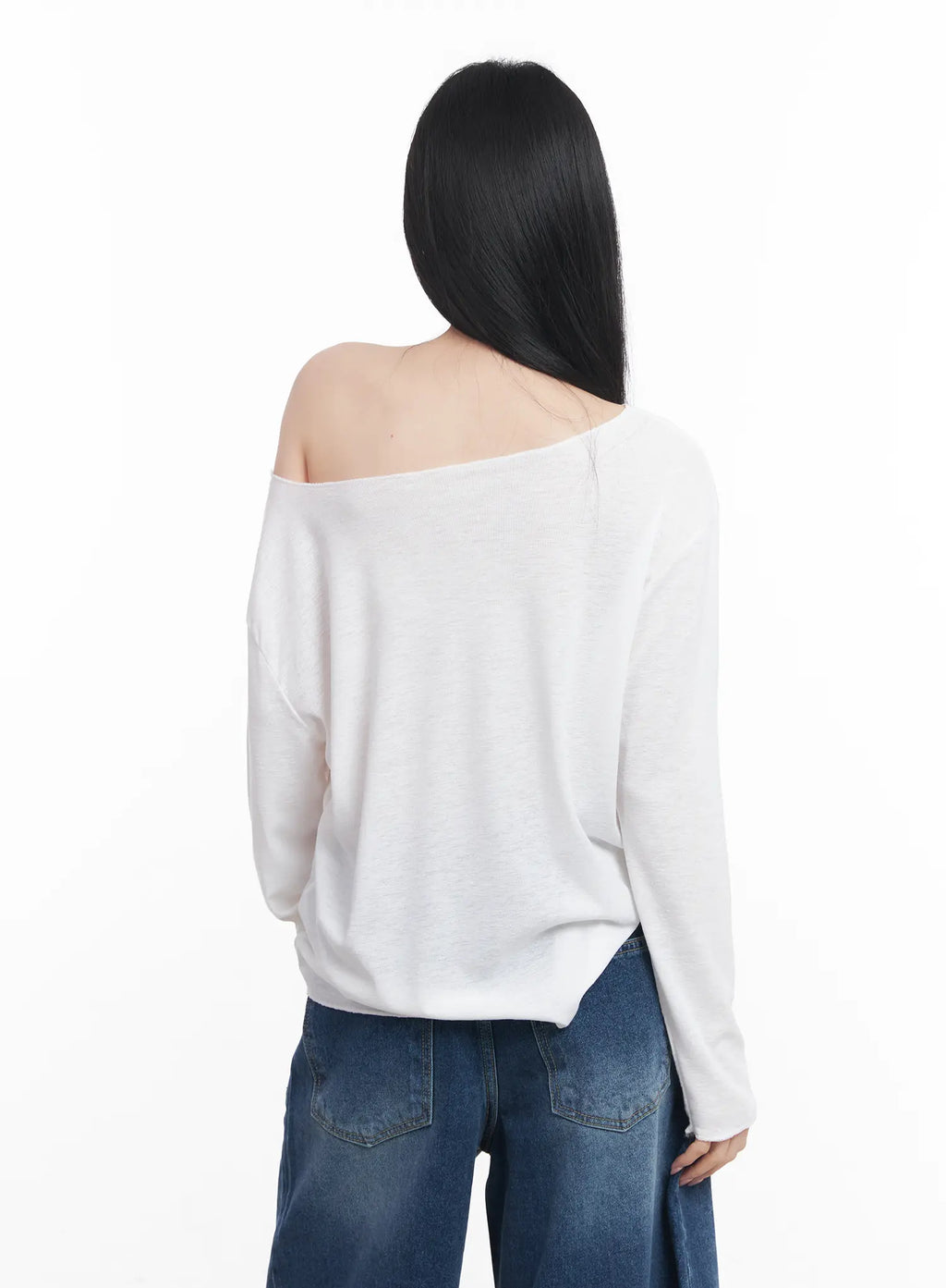 Loose-Fit Long Sleeve Graphic Top CU510