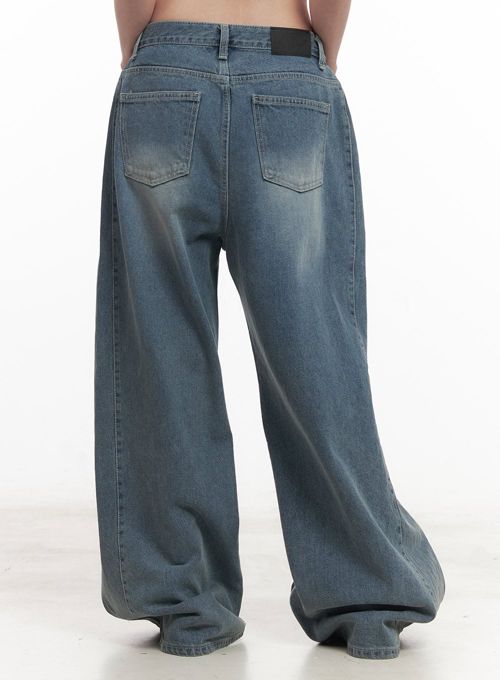 Amber Pintuck Wide-Leg Jeans CM511