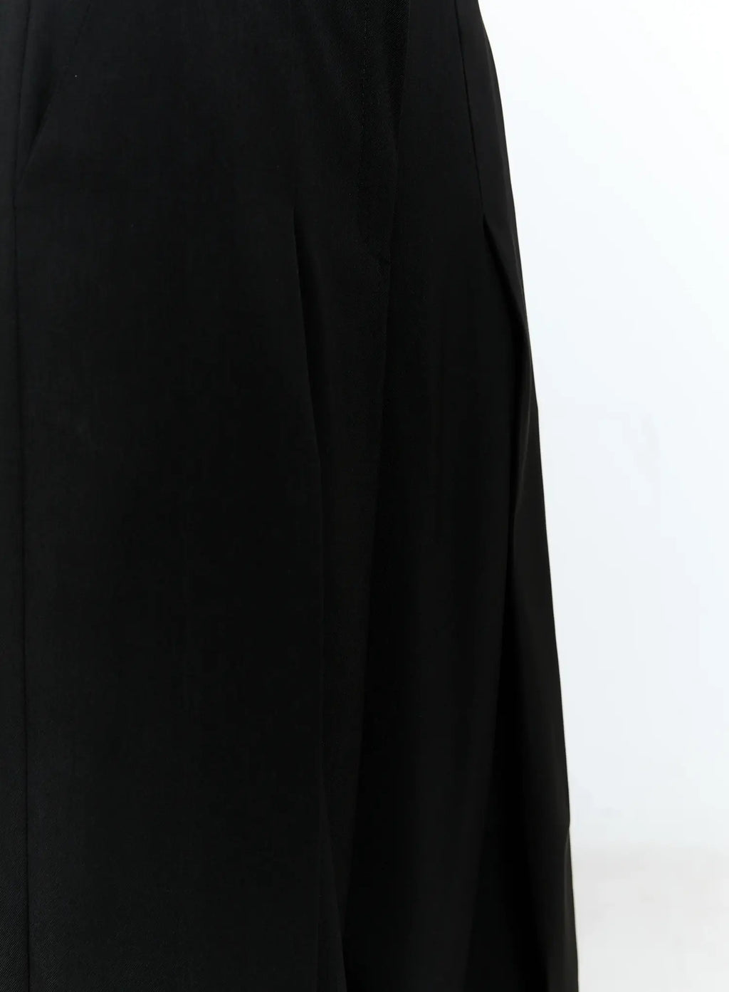 Wide-Leg Pleated Slacks CL530
