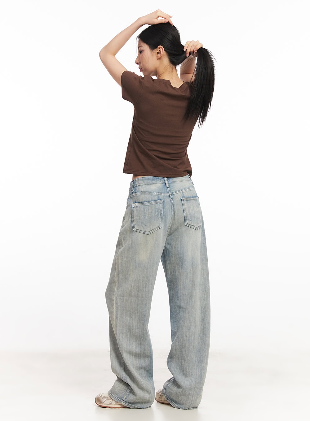 Slim-Fit Cropped Graphic Tee CA514