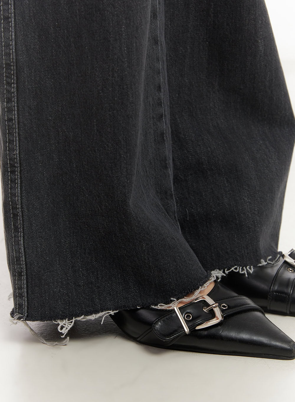 Angela Slim-Fit Flared Jeans CA518