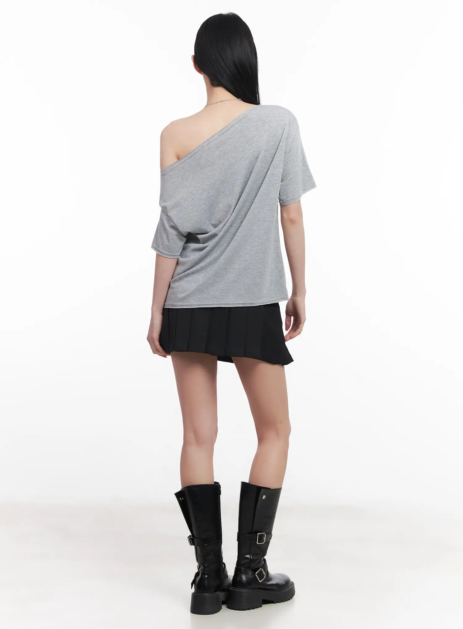 Loose-Fit One-Shoulder Graphic Tee CU511
