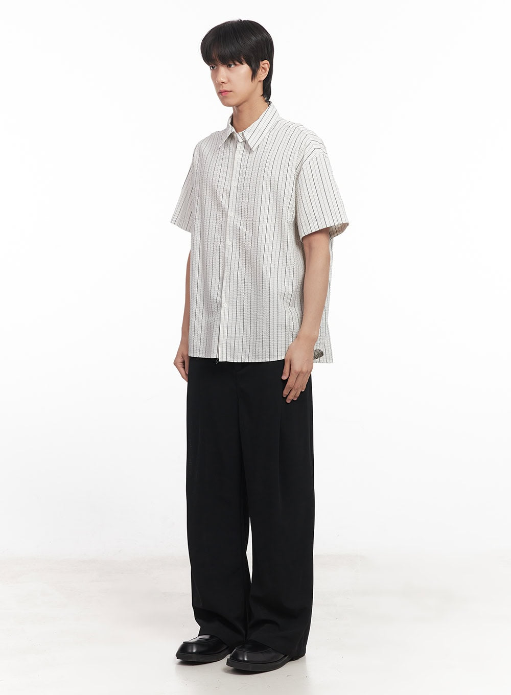 Men's Striped Loose-Fit Collared Shirt IA510