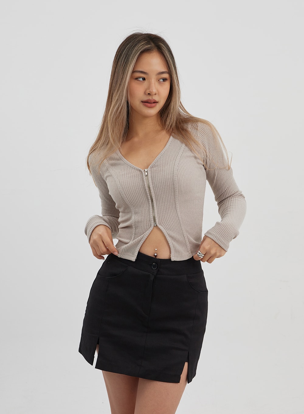 V-Neck Ribbed Knit Cropped Zip-Up CJ326