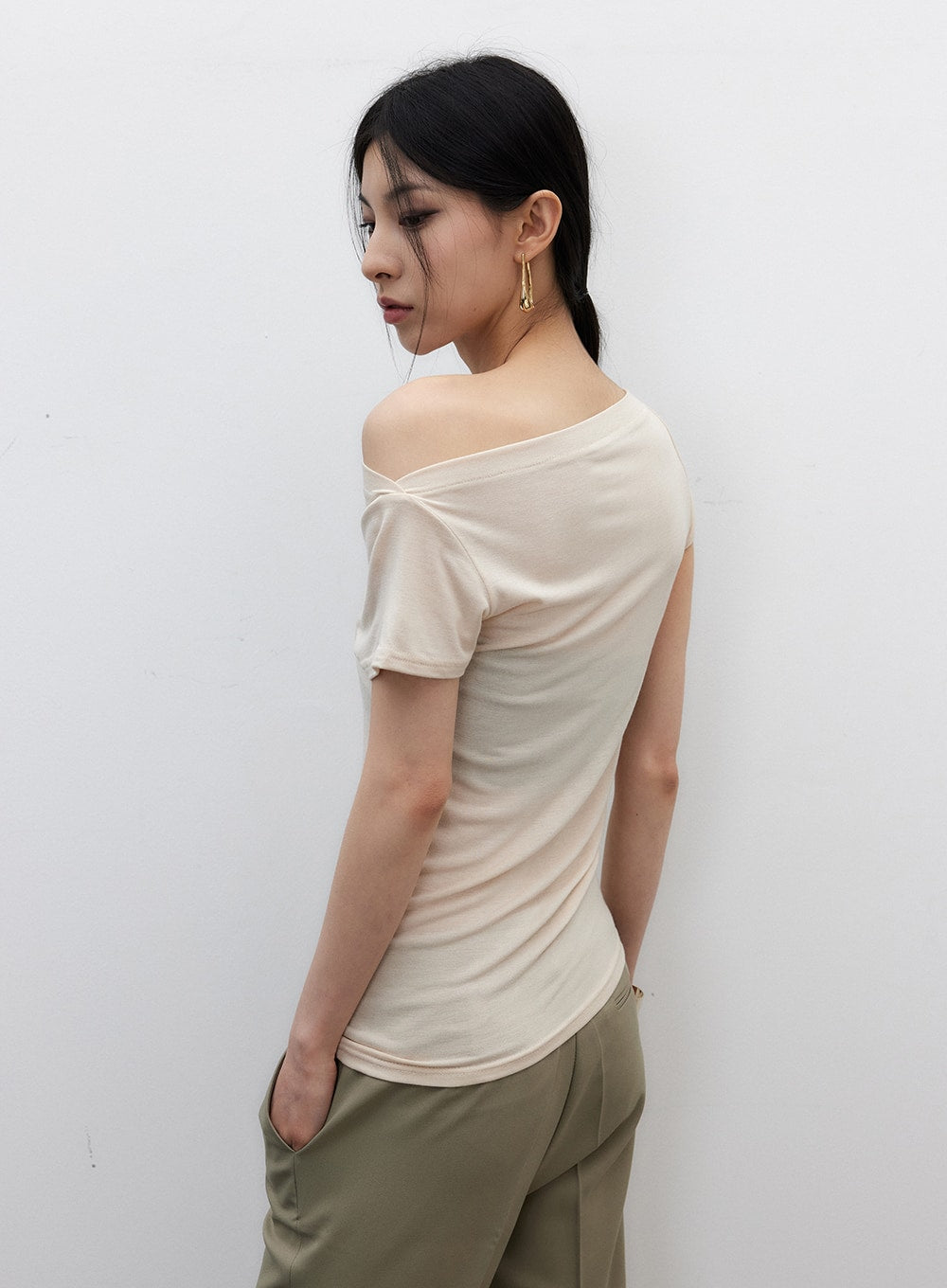 Unbalanced Off-Shoulder Tee IY331