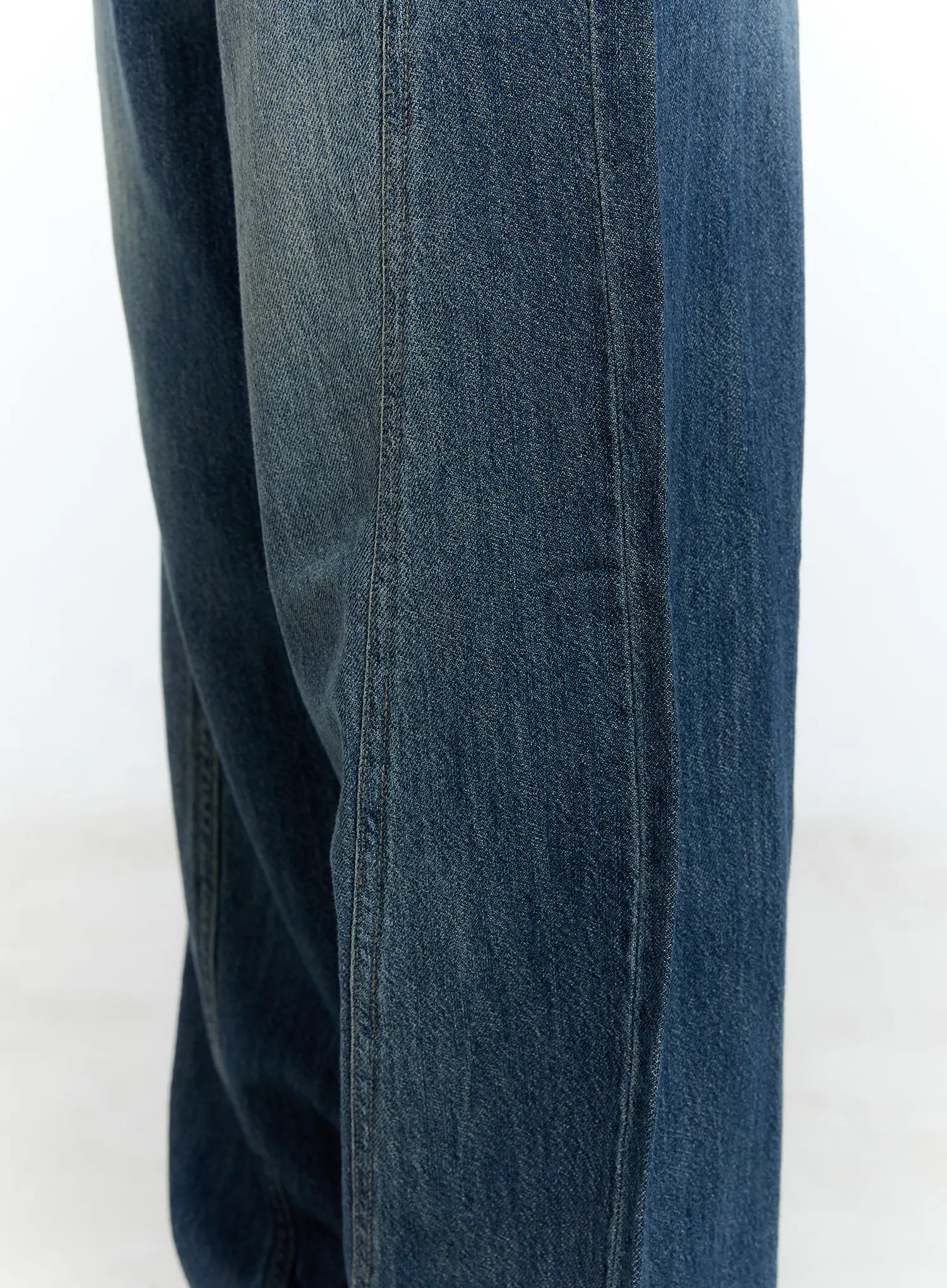 Haru Embroidered Wide-Leg Jeans CU527