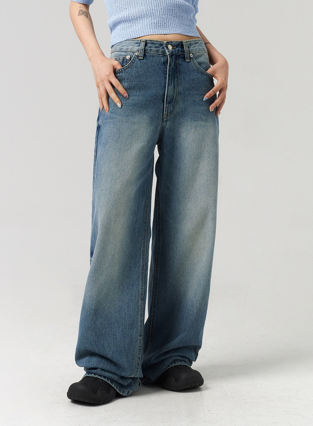 Mid-Wash Baggy Jeans CL312
